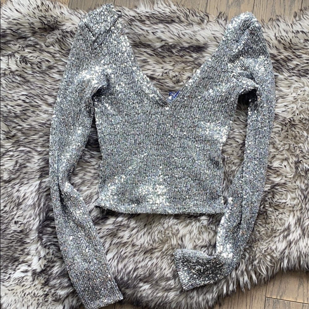 Sequins V cut long-sleeve top - going out